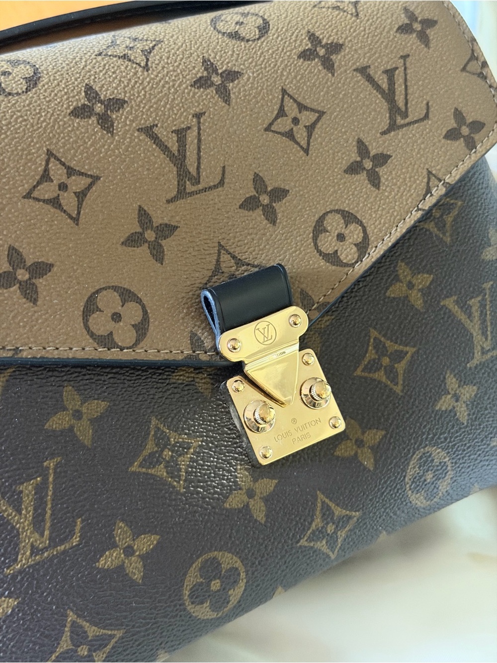 Authentic LV Pochette Métis Monogram Reverse - Picture 4 of 14